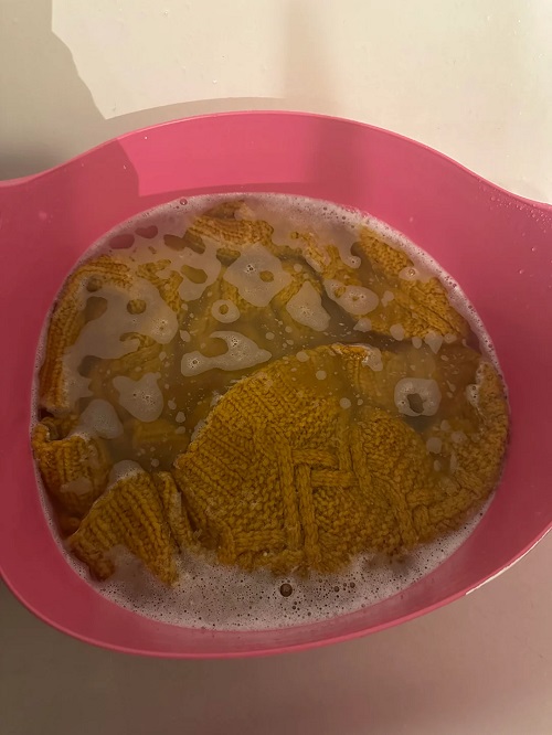 wash knitting clothes