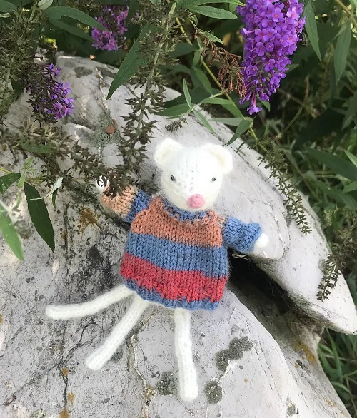 Knitted Mouse