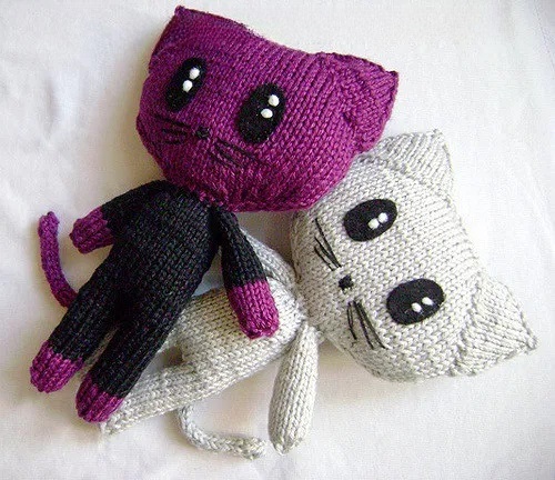 knitted mini cat 2