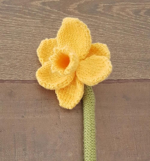 knitted daffodil