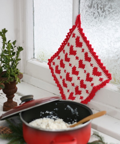 Knitted DROPS pot holder