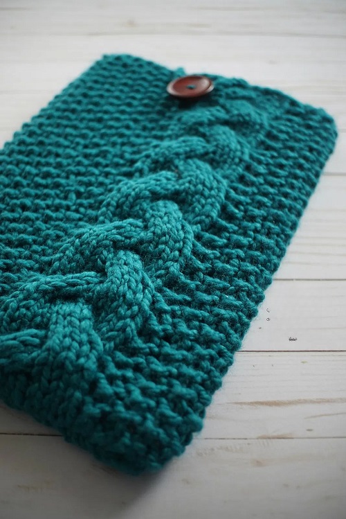 Knitted laptop sleeve