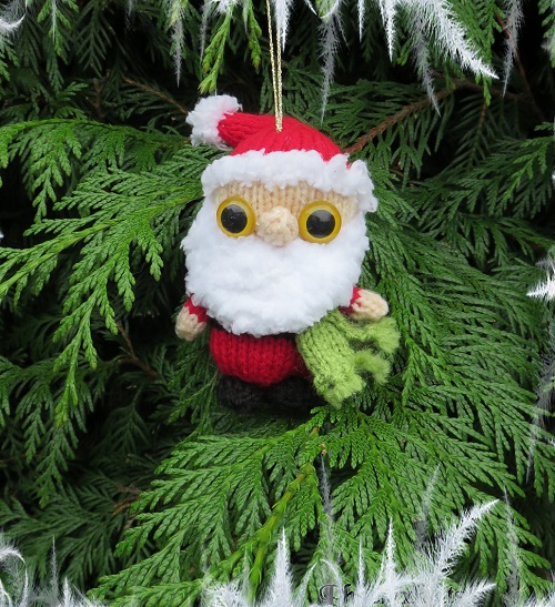 free knitted santa keychain