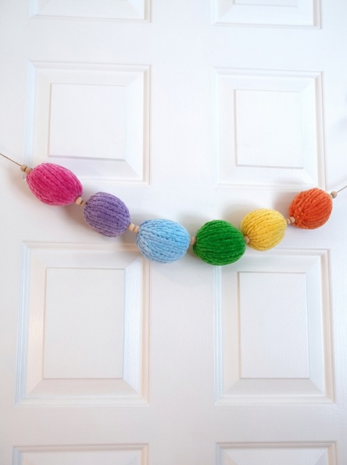 easy-knitted-egg-garland