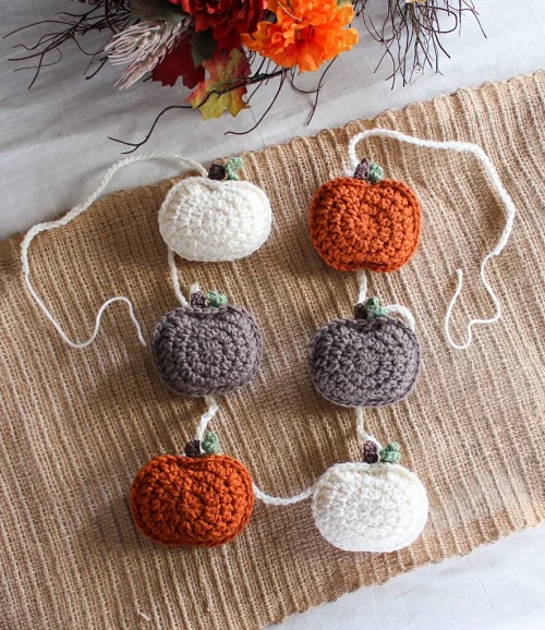 rustic-crochet-pumpkin-garland
