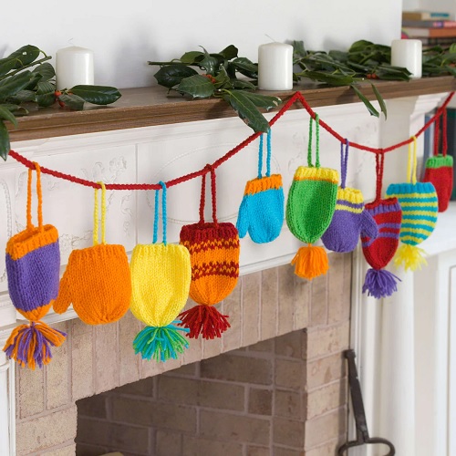 Free Bright Hats and Mitts Garland Pattern