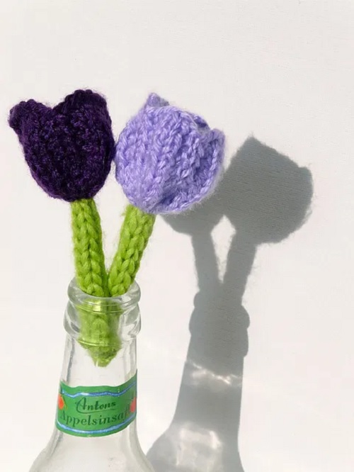 Crocuses: knit a spring flower