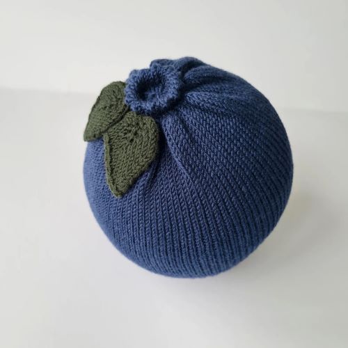 knitted Berry baby hat 6