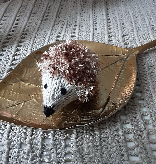 Knitted hedgehog toy 4