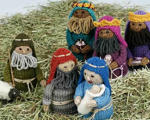 knitting miniature nativity doll 1
