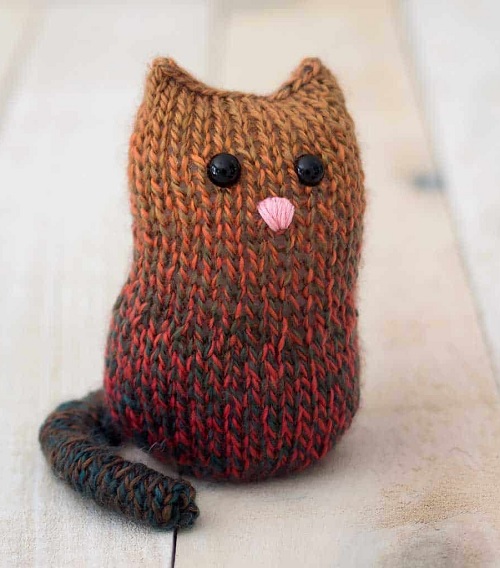 easy-flat-knit-plush-cat-knitting-pattern