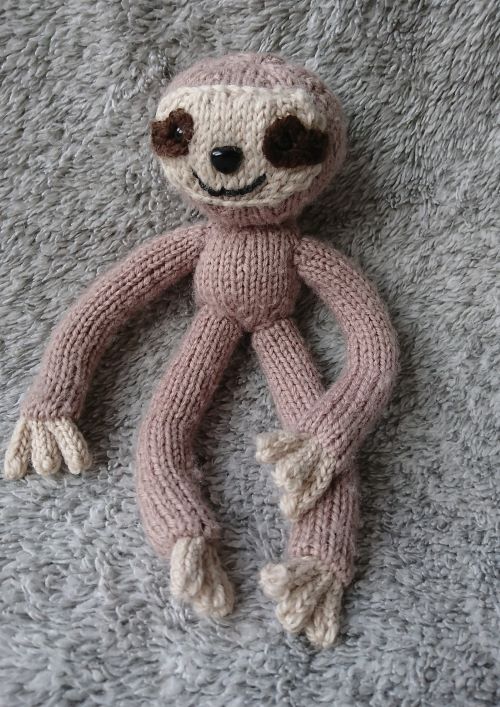 Knitted sloth 3