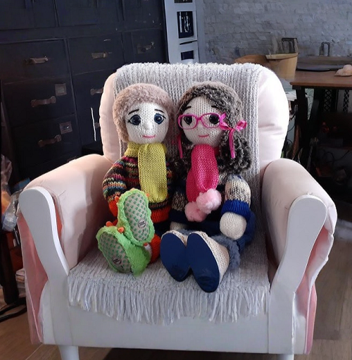 Knitted couple doll 2