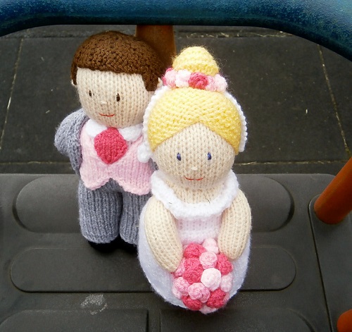 Knitted couple doll 3