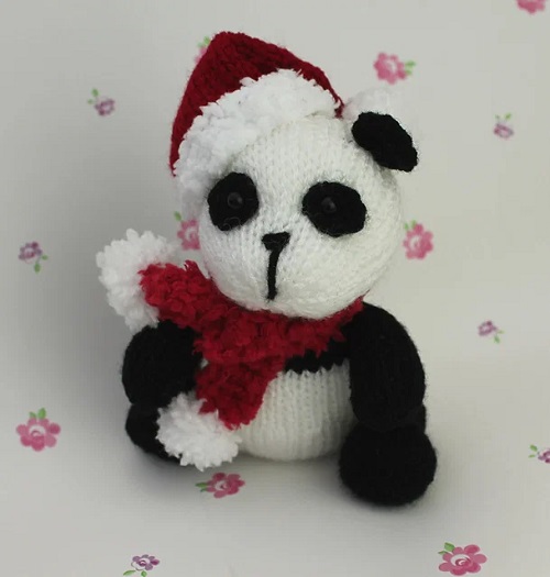 Knitted panda 2