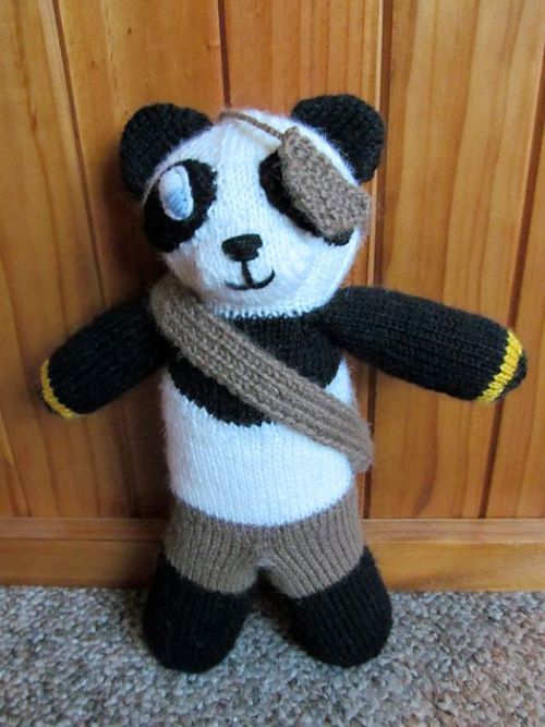 Knitted panda 4