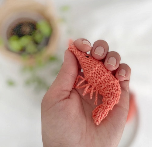 Knitted toy shrimp 5