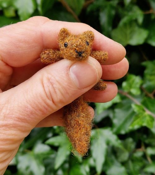 Knitted squirrel 1