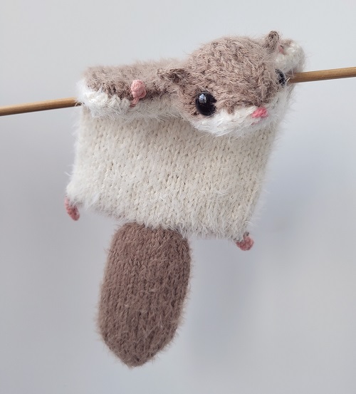 Knitted squirrel 4
