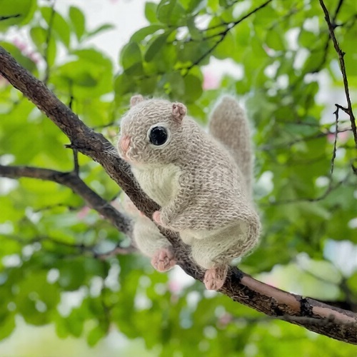 Knitted squirrel 8