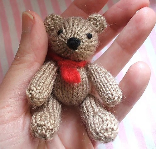 knitted mini teddy