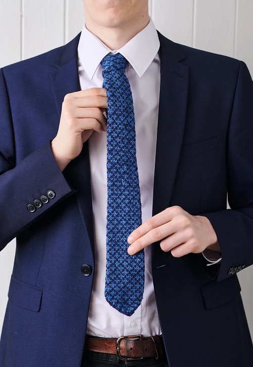 Knitted tie
