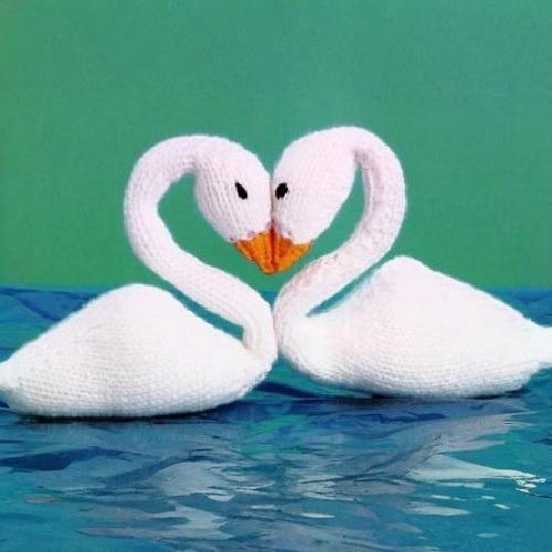 DIY Knitted Swan 