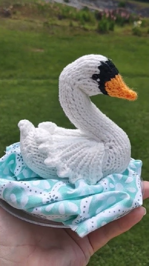 DIY Knitted Swan 2