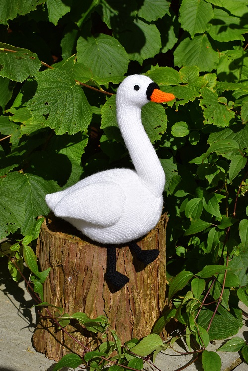 Knitted Swan 2