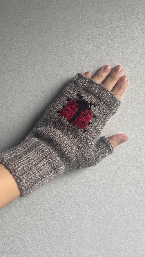 Knitting Fingerless Gloves 3