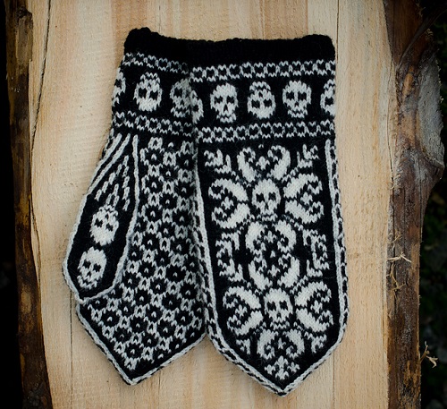 Spooky Mittens for Halloween 4