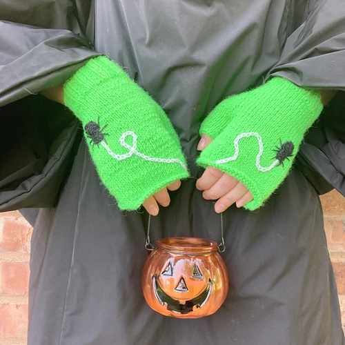knitting Halloween Mittens free pattern 3