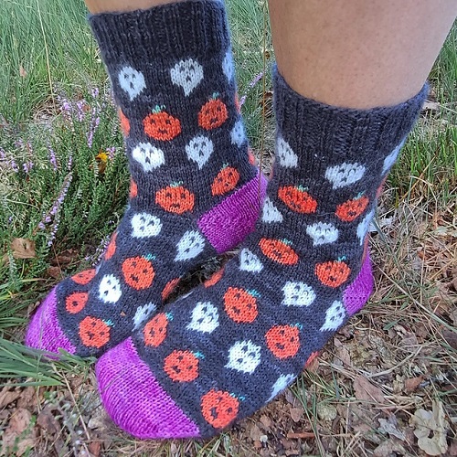 knitted halloween socks free pattern 2