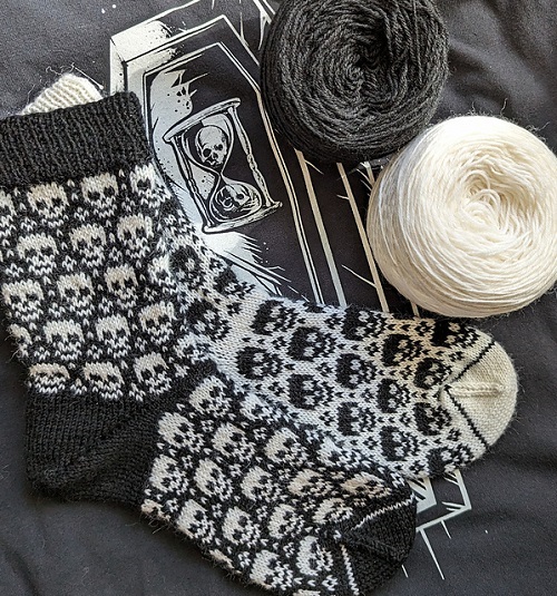 knitted halloween spooky socks 2