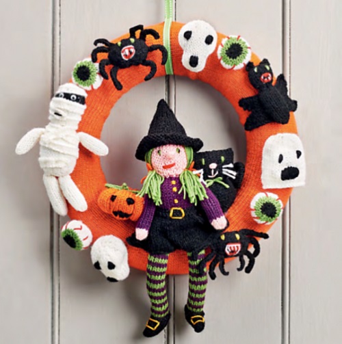 Knitted festive Wreath