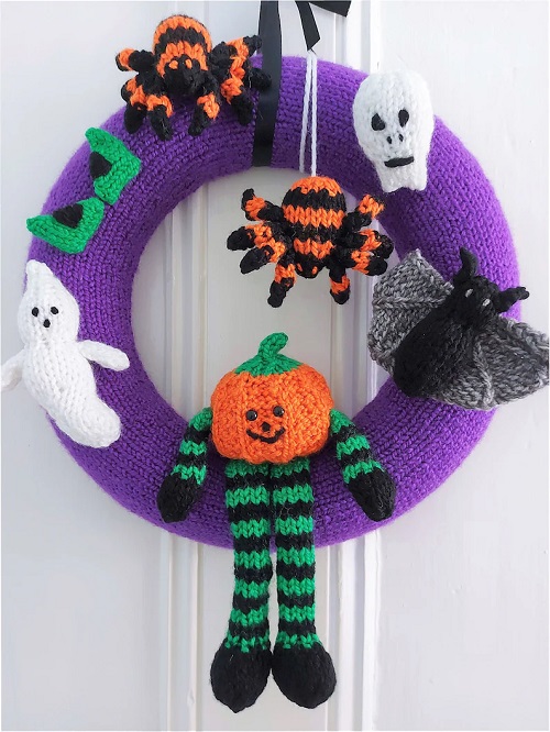 Knitted festive Wreath 2