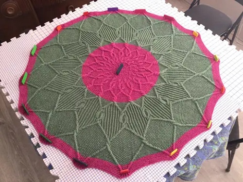 Knitting baby blanket 