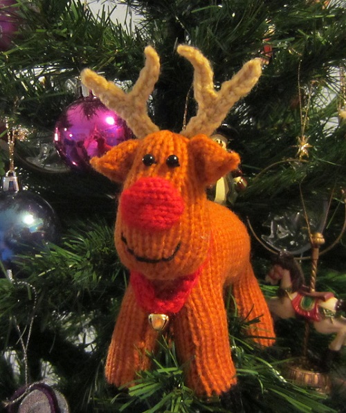 Knitting Reindeer Pattern 1