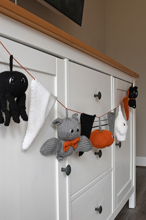 Halloween Bunting Knitting Pattern 1