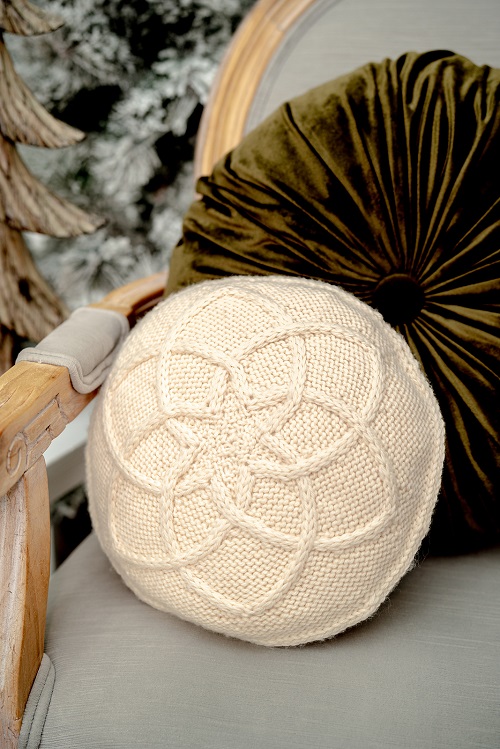 knitting Celtic Aran Pillow 4